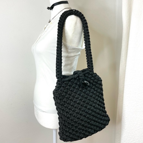 Vintage 90s/Y2K black macramé crochet purse with wooden bead closure - Picture 17 of 17